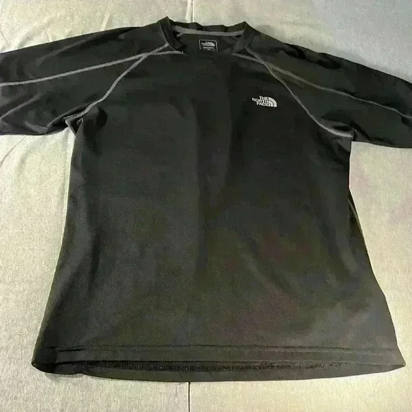 4 The North Face men's flash dry black and gray  T-shirts size small - Picture 4 of 11